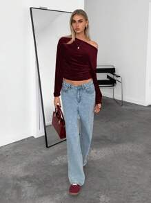 SHEIN Essnce 女式圣诞上衣天鹅绒不对称肩长袖褶饰优雅T恤2024新款秋冬新款时尚 - 酒紅色 - 查看 4