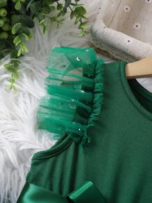 SHEIN Glamorique Kids Young Girl Round Neck Patchwork Sequin Mesh Cap Sleeve Waist Bow Cute Dress