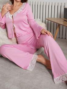Conjunto de pijama elegante para mujer con cuello Peter Pan de encaje y contraste de color