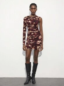 Maija Vestido mini urbano con cuello alto para mujer, vestido casual minimalista elegante con cuello redondo, hombros descubiertos, manga larga y una sola manga para Día de San Valentín, fiesta y festivales