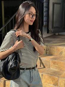 DAZY 女士拼色条纹圆领短袖休闲宽松 T 恤 - 黑與白 - 查看 6