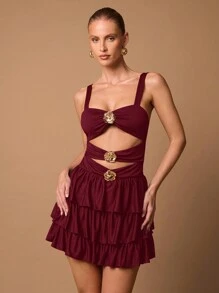 SHEIN BAE 秋冬纯黑色优雅系带花朵金属装饰肩带分层荷叶边下摆连衣裙，适合鸡尾酒会、浪漫约会、秋冬季分层穿着、派对、俱乐部、万圣节、圣诞节