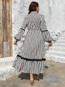 SHEIN Clasi Vestido elegante de manga larga con parches de rayas, encaje negro y talla grande, adecuado para el otoño/invierno, Navidad, Halloween, Año Nuevo - Blanco y Negro - Ver 2