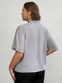 SHEIN Privé 大尺碼純色綁領基本款拉甘袖上衣 - 淺灰色 - 查看 3