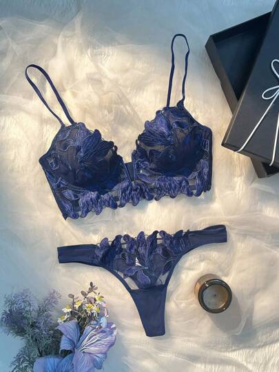 Classic French Zwart Neck BH Lingerie Set