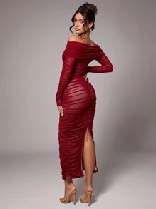 Silquee Váy trễ vai thanh lịch cho nữ, màu đỏ tía, vải lưới co giãn, hoàn hảo cho tiệc cocktail, đêm hẹn hò, sự kiện trang trọng, đám cưới, phù dâu, Halloween, Giáng sinh, đi làm hàng ngày - rất ăn ảnh, ngày lễ tình nhân, váy ngày lễ tình nhân, sở thích của các cô gái mặc trong lễ hội, màu đỏ tía, váy midi một bên vai cá tính - Màu Đỏ Sâu - Xem 2