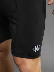 Manfinity Sport Polished Pantaloncini sportivi aderenti da uomo con fascia in costina a righe
