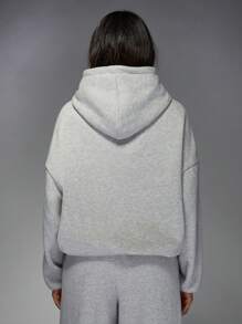 MISSGUIDED 舒适的超大套头连帽衫，配有袋鼠口袋，休闲街头服饰必备，是家居服和运动休闲的完美选择，秋冬舒适运动衫 - 灰色 - 查看 2