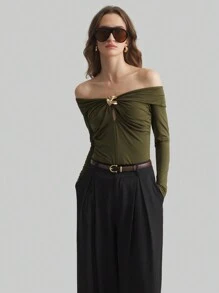 Ontre Groene metalen decoratie off shoulder getailleerde camisole top, stijlvol geschikt voor lente/zomer, nieuwjaarsfeest, winter essentieel