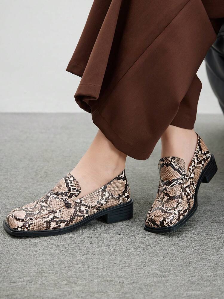 CUCCOO GRLICON Women's Fashion Commuter Snake Skin Pattern Flat Shoes