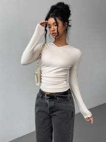 SHEIN Essnce T-shirt slim plissé de couleur unie pour femmes, pull à design croisé à manches longues pour femmes. Top polyvalent de base couleur abricot pour l'automne et l'hiver