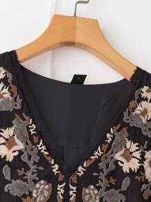 EMERY ROSE Women Floral Embroidery V-Neck Patchwork Lace Trim Dress