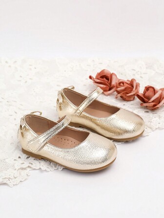 1 par mode- och bekväma platta skor i guld för flickor, populär design