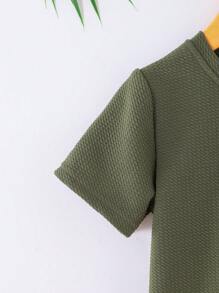 SHEIN Vintaside Kids Chàng trai trẻ Màu xanh lá Màu sắc Chất rắn Đơn giản Thoải mái Trang phục trên phố Áo thun Và Quần short Hai chiếc Bộ Cho mùa hè - xanh quân đội - Xem 4