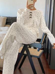 Livesso Conjunto de pijama con estampado de lunares, diseño de dobladillo ondulado y decoración de lazo