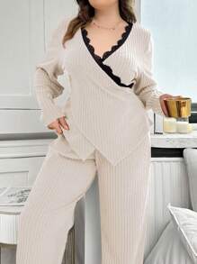 Conjunto de pijama de talla grande de dos piezas con cuello en V, manga larga y ribete de encaje en contraste de color