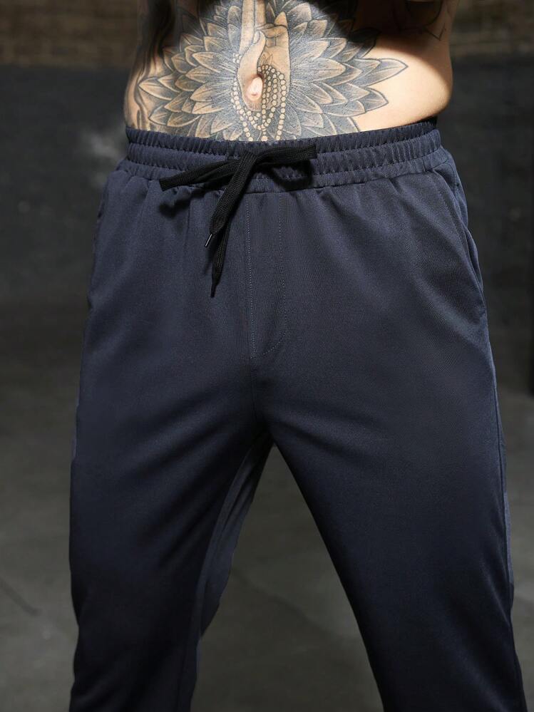 Manfinity Sport Corelite 男友风男士纯色抽绳运动裤，简约时尚休闲日常运动裤 - 藏蓝色 - 查看 9