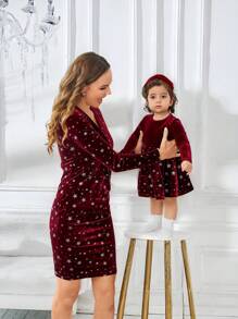 SHEIN Essnce 女士 V 领长袖花边星形图案优雅短裙，适合家庭装扮 - 酒紅色 - 查看 5