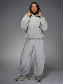 MISSGUIDED 舒适的超大套头连帽衫，配有袋鼠口袋，休闲街头服饰必备，是家居服和运动休闲的完美选择，秋冬舒适运动衫 - 灰色 - 查看 4