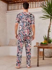 Manfinity Manfinity ChillVibe Men's Floral Print Crew Neck Short Sleeve T-Shirt And Pants Sleepwear Set
