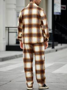 Manfinity Homme Set de 2 piezas de camisa de manga larga con bolsillo estampado a cuadros y pantalón cargo para hombre