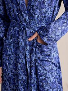 SHEIN EverLounge Bata de hombre de manga larga cómoda con estampado completo y doble bolsillo, para otoño