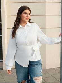 SHEIN MOD Große Größen Retro süße Schleife Dekor asymmetrischer Saum Bluse