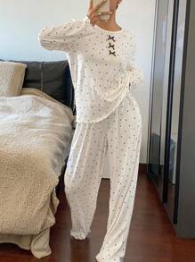 Livesso Conjunto de pijama con estampado de lunares, diseño de dobladillo ondulado y decoración de lazo