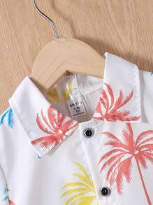 SHEIN Set de 2 piezas de camisa de manga corta con estampado de palmera y pantalones cortos casuales para niño, apto para verano