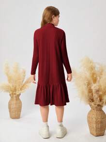 SHEIN Leap Crew Tween Girl 休闲羊毛罗纹高领拼布荷叶边下摆纽扣装饰中长连衣裙 - 酒紅色 - 查看 2