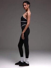 Musera Sport 撞色滚边缝线吊带修身运动连体衣，适合板式网球、网球、匹克球、健身房等冬季运动穿着。 - 黑與白 - 查看 2