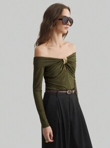 Ontre Groene metalen decoratie off shoulder getailleerde camisole top, stijlvol geschikt voor lente/zomer, nieuwjaarsfeest, winter essentieel