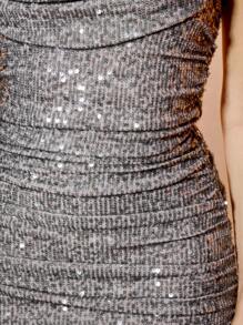 MISSGUIDED 露肩褶皱紧身迷你连衣裙，饰有亮片，适合晚宴、节日、正式场合、婚礼宾客等，闪耀夺目，特别场合，绷带式设计 - 淺灰色 - 查看 3