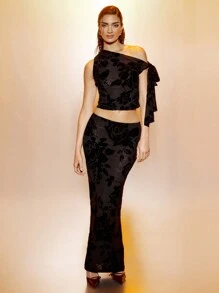 MISSGUIDED Conjunto de top corto asimétrico de un hombro y falda larga de terciopelo con estampado floral, elegante atuendo para fiesta, otoño, invierno y ocasiones especiales - Negro - Ver 1