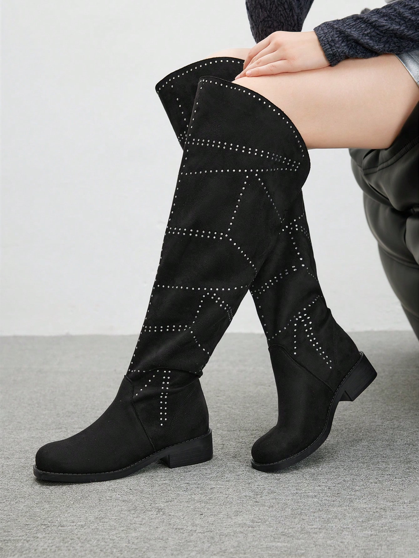 CUCCOO BIZCHIC 여성용 블랙 벨벳 라인스톤 장식 허벅지 하이부츠