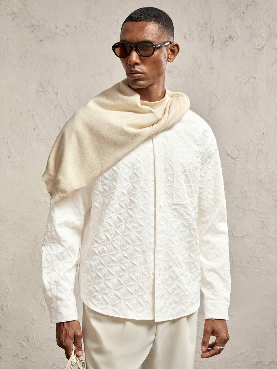 Men's White Geometric Floral Jacquard Loose Casual Shirt, Suitable For Daily Wear With Letter & Metal Accessories