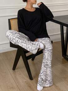 DAZY Zweiteiliger Homewear-Set mit einfarbigem, locker sitzendem Top und gerade geschnittener Hose mit Tiermuster