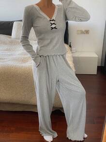 Livesso 蕾丝拼接蝴蝶结装饰波浪下摆睡衣套装，秋冬服装 - 灰色 - 查看 3