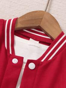 SHEIN Genkimix Kids 2 件套年轻男孩休闲套装，黑色针织上衣，白色袖子，大字母“A”印花，配套印花运动裤，罗纹领、袖口和下摆，松紧腰部穿着舒适，适合春/秋季休闲装、运动、上学、旅行 - 酒紅色 - 查看 7