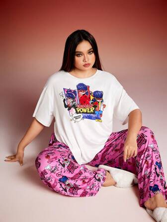 Miraculous Ladybug X SHEIN 大码超大 Y2K 休闲宽松卡通英文印花短袖上衣和长裤睡衣套装，粉色和白色，夏季/冬季