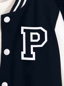 男童两件套：黑色针织上衣，白色袖子，饰有超大“A”字母印花，搭配同色系印花运动裤。罗纹领口、袖口和下摆，穿着舒适。休闲运动风格，适合春秋季节穿着，适合日常、上学、旅行。 - 寶藍色 - 查看 8