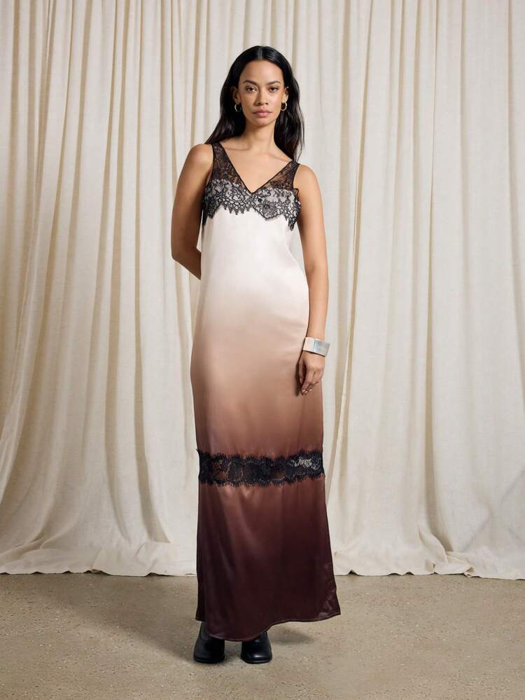 레이스 디테일을 가진 옴브레 V넥 맥시 드레스