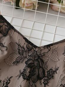 SHEIN LUNE 1pc Women's Solid Color Lace Fabric Regular Fit Elegant Basic Camisole Top