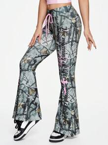 ROMWE Fairycore Pantalones de punto con pierna campana con estampado de camuflaje y graffiti