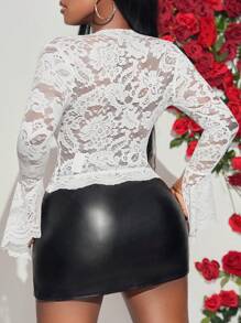 Slaydiva Valentine's Day Sexy & Sweet Lace Bell Sleeve V-Neck Cropped Midriff-Baring Top For Women - White - View 2