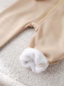 SHEIN Baby Boy And Baby Girl Khaki Plush Lined Soft Knit Loose Hooded Zipper Front Jumpsuit Romper, All-Match Versatile For Indoor And Outdoor Wear, Autumn/Winter