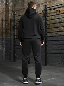 Manfinity Sport Corelite Freund-Stil Herren Pullover mit Kapuze und Schnürung, Langarm, Buchstaben-Muster, und Jogginghose, Sportanzug