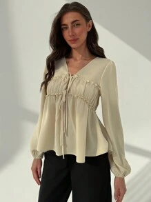 Aloruh 浪漫约会褶皱V领荷叶边宽主教袖宽松衬衫（女款） - 杏色 - 查看 7