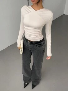SHEIN Essnce T-shirt slim plissé de couleur unie pour femmes, pull à design croisé à manches longues pour femmes. Top polyvalent de base couleur abricot pour l'automne et l'hiver