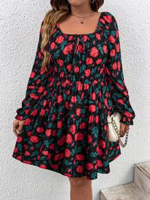 SHEIN Clasi 大码女式情人节满身玫瑰印花褶皱蝴蝶结腰部分层荷叶边下摆长袖优雅休闲工作连衣裙，适合新年、音乐节、感恩节、圣诞节、万圣节、复活节、狂欢节等节日、休闲聚会、海滩度假、公园野餐、日常通勤、购物和娱乐。面料舒适，设计独特，性价比高。